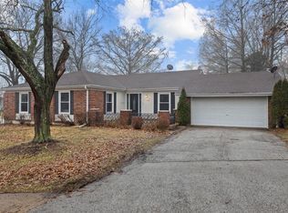 558 Stoddards Mill Dr, Ballwin, MO