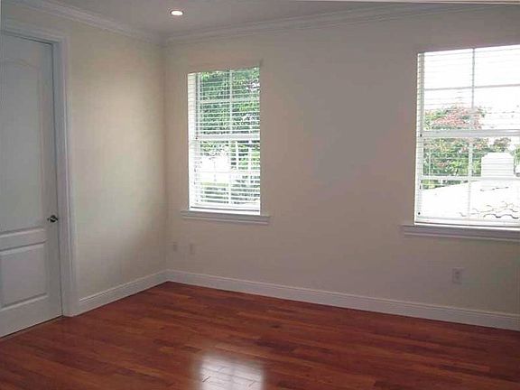 5th image of 1106 NE 1st St