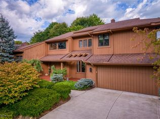 32580 Shadowbrook Dr, Solon, OH 44139