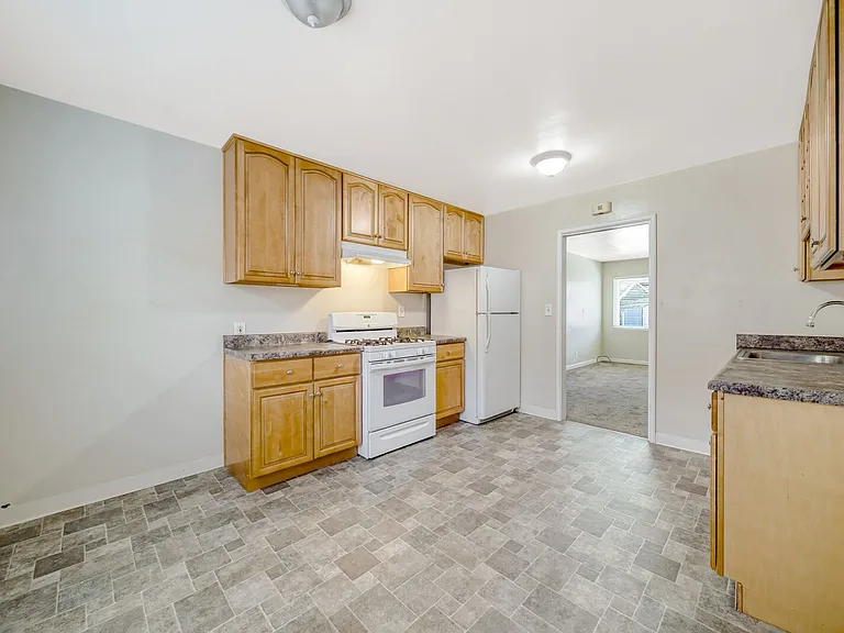 1821 Woodland Ave — Photo 7