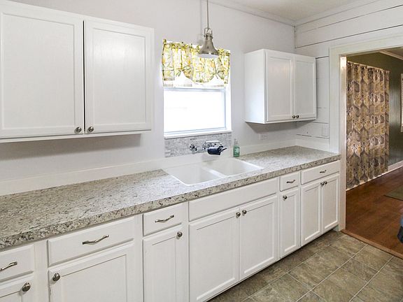 4th image of 807 E Park Ave
