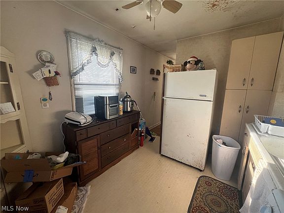 4th image of 922 Lyndon Ave