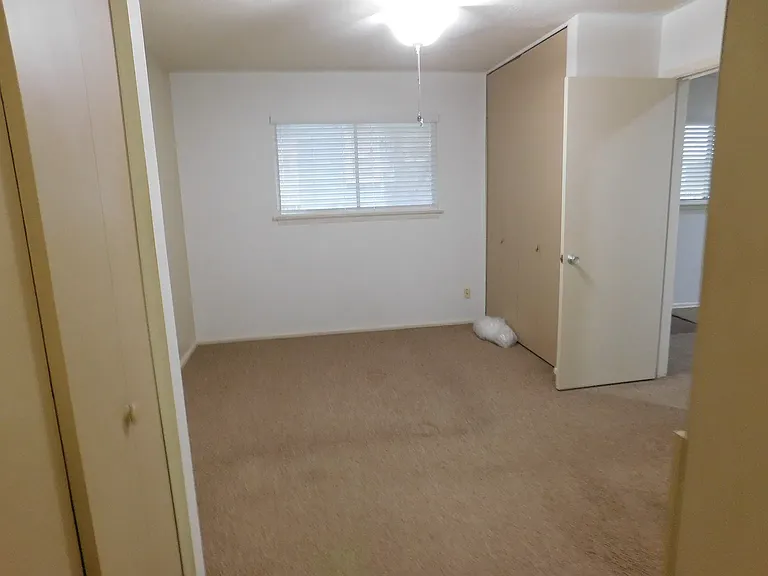 414 Kings Ct #C — Photo 12