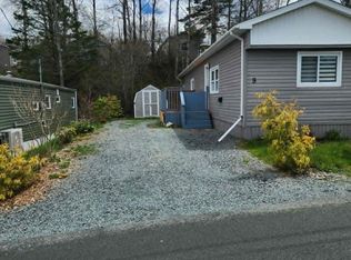 9 Heather St, Halifax, NS B4E 1C9