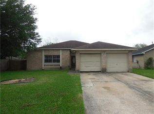 330 El Toro Ln, Webster, TX 77598