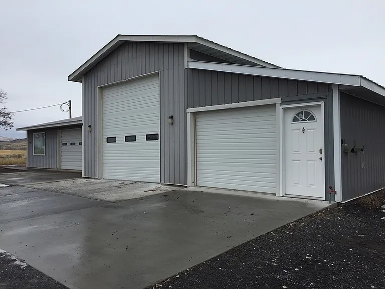 1626 Highway 28 W — Photo 3