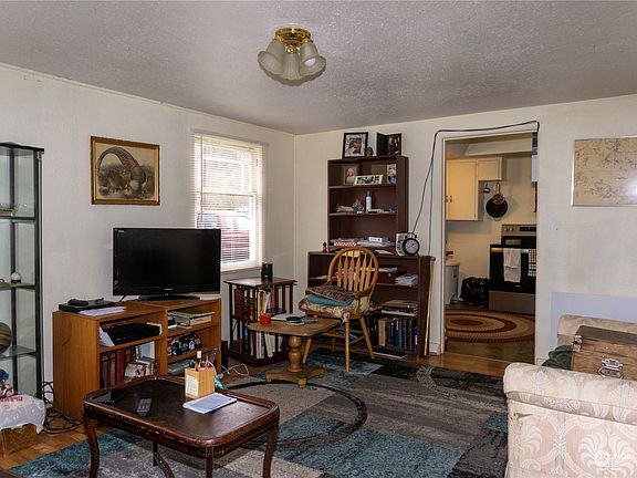 5th image of 101 Karr Avenue