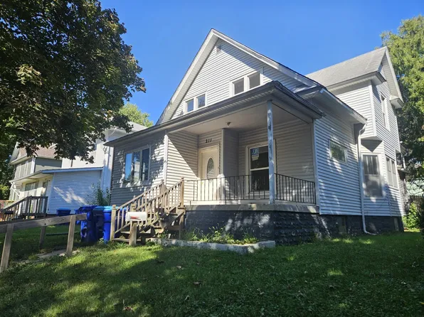 211 3rd Ave SE, Oelwein, IA 50662