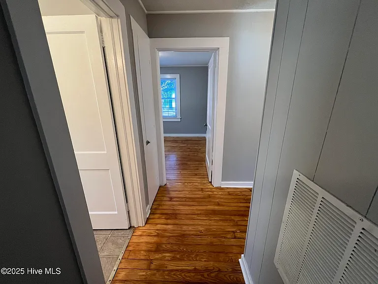 402 Sanborn St — Photo 14