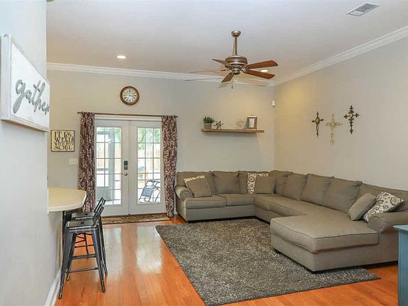 2nd image of 3506 Willow Ln