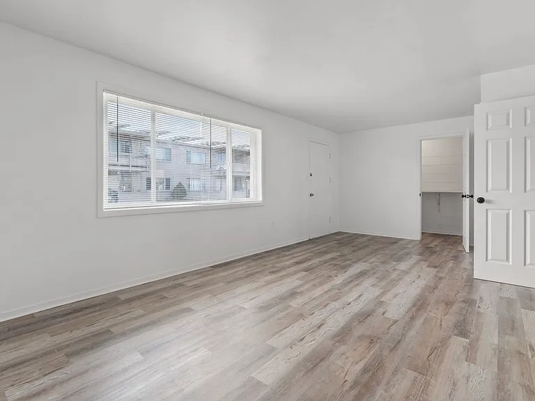 171 E 4500 S — Photo 19