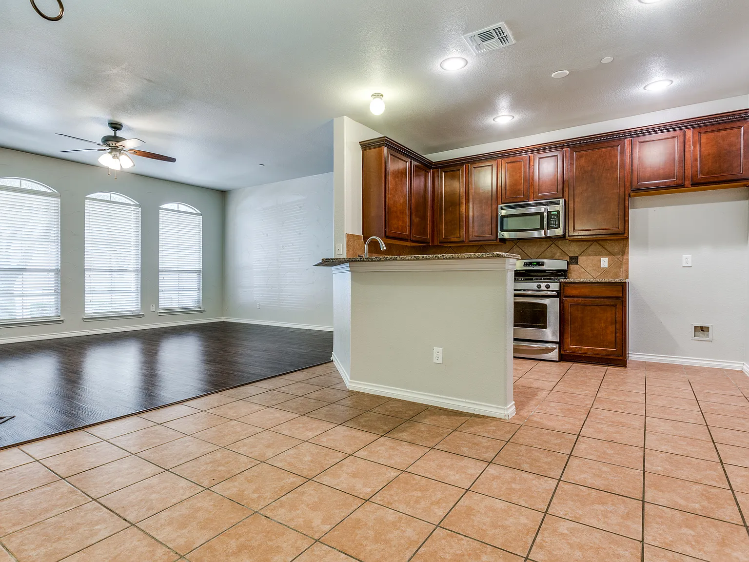 2 bed, 2.5 bath, 1670 sqft, $2,500 — Photo 2