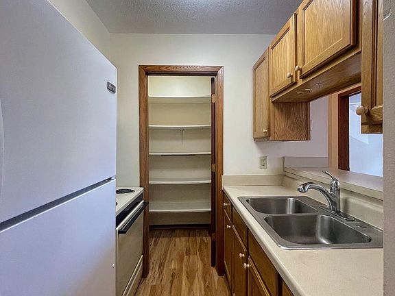 2nd image of 301 University Ave SE APT 203