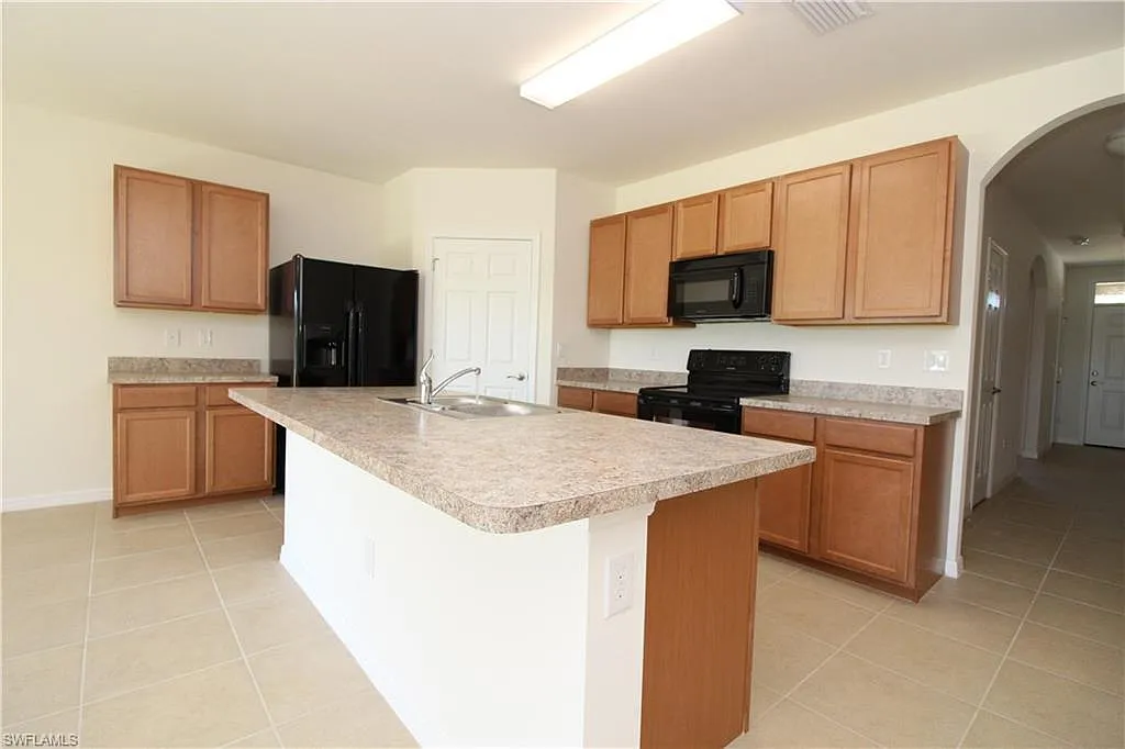 2129 Se 10th Pl — Photo 4