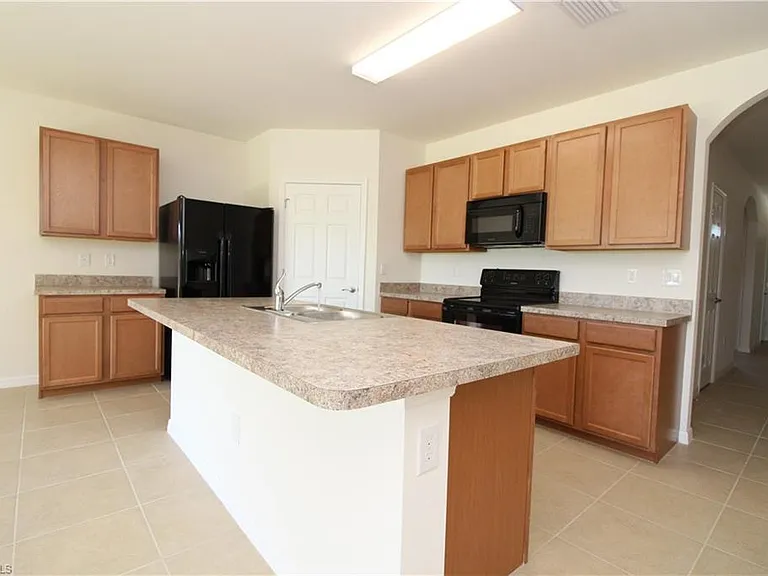 2129 SE 10th Pl — Photo 4