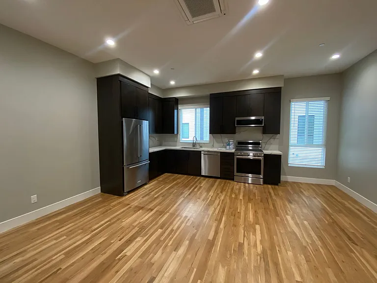 2961 E St #4 — Photo 14