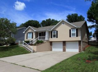 1616 Dunwich Dr, Liberty, MO 64068