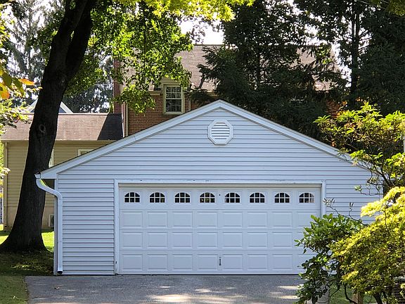 Oversized 2 car garage!