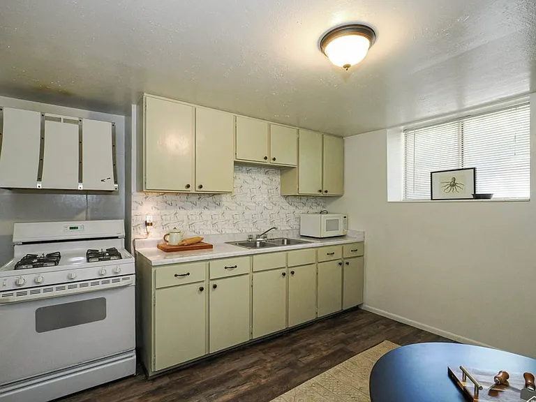 2513 S Park St — Photo 8