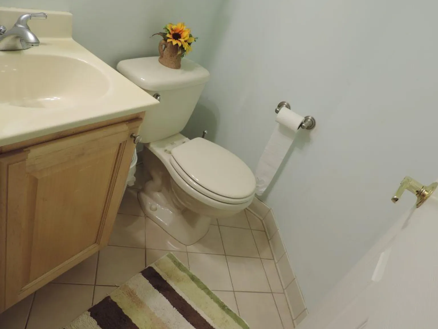 3 bed, 2.5 bath, 1300 sqft, $1,600 — Photo 2