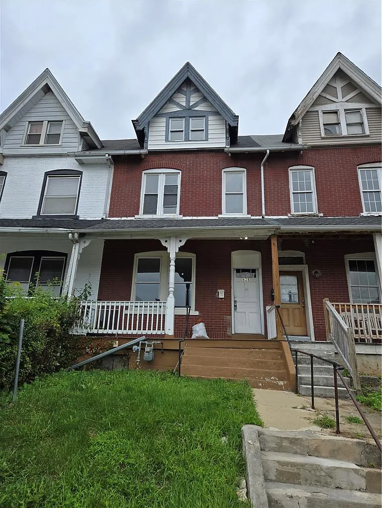4 bed, 1.5 bath, 1748 sqft, $2,000 — Photo 1