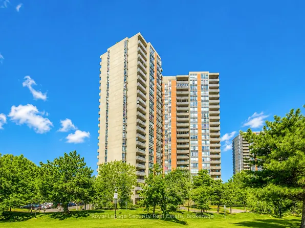 10 Martha Eaton Way #1702, Toronto, ON M6M 5B3