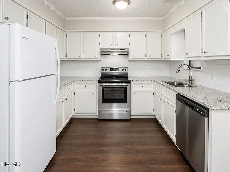 41 Upton Ct — Photo 6