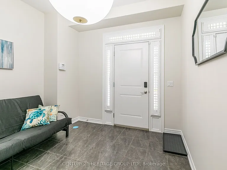 38 Southshore Cres — Photo 3