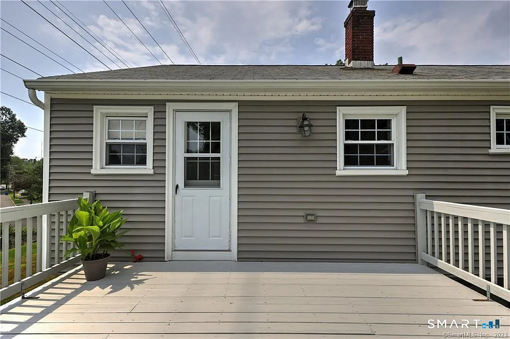 3 bed, 1.0 bath, 1780 sqft, $3,250 — Photo 2