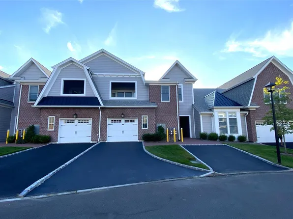 242 Coach Drive, Woodbury, NY 11797