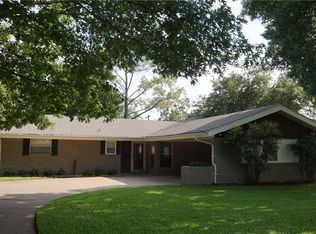 1424 Thompson Dr, Graham, TX 76450