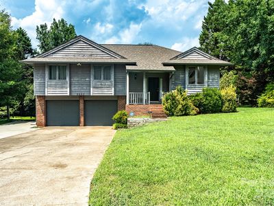 2439 36th Ave NE, Hickory, NC, 28601