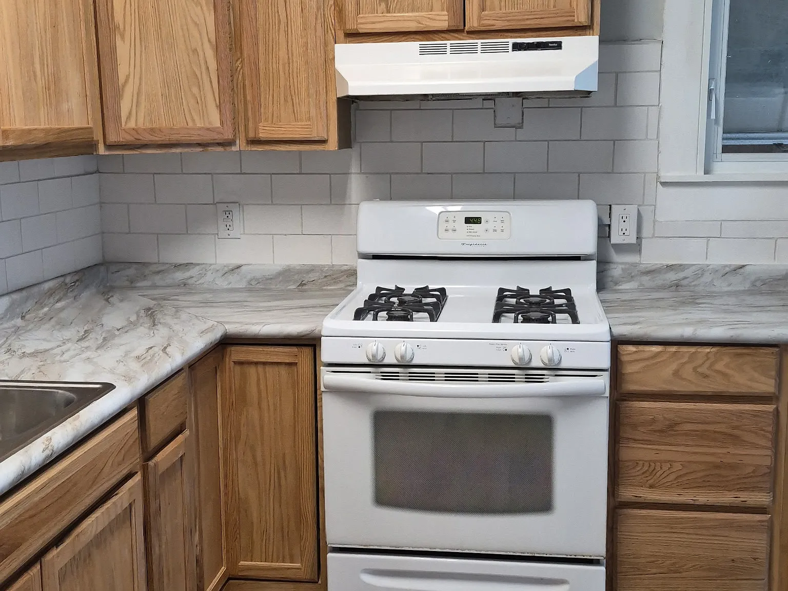 3 bed, 1.5 bath, 1920 sqft, $1,995 — Photo 3
