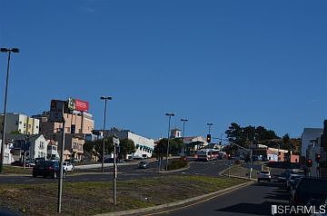5th image of 195 Knowles Ave
