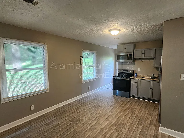 305 Banberry Dr SE — Photo 4