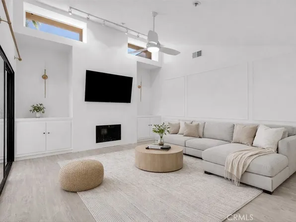 874 N Village Sq, Palm Springs, CA 92262