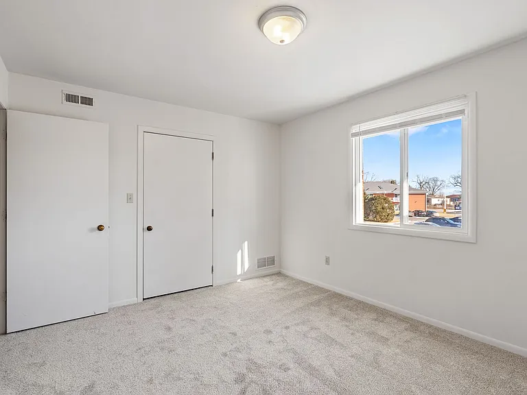 168 Lewis St — Photo 37