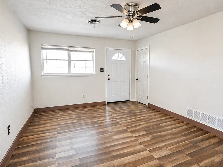 2109 Terrace Dr — Photo 9