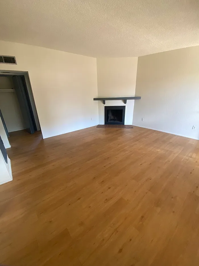 2 bed, 1.0 bath, 780 sqft, $1,000 — Photo 2