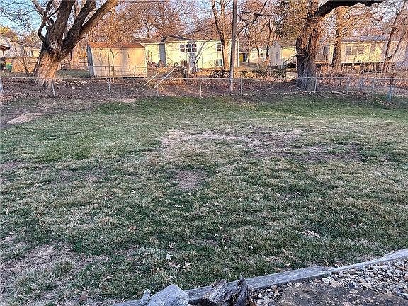 4th image of 8709 Foster Ln