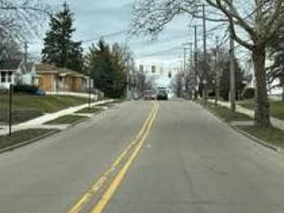 Exterior Neighborhood (street photo)