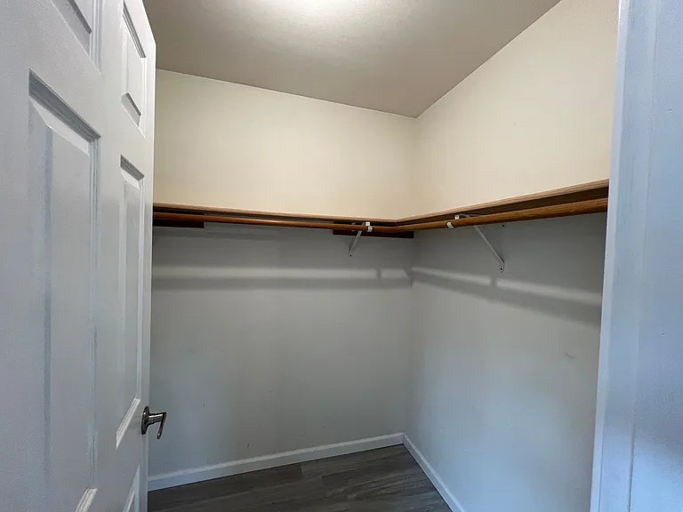 1360 Roma Rd — Photo 38