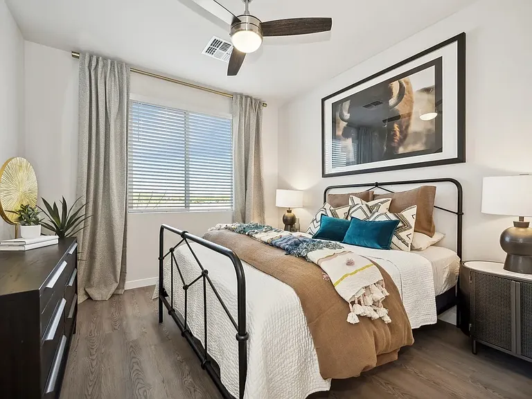 Longbow Luxury Apartments — Photo 41