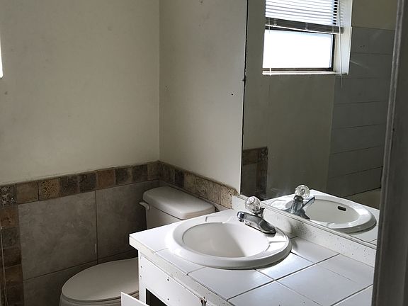 5th image of 19720 E Umatilla Blvd