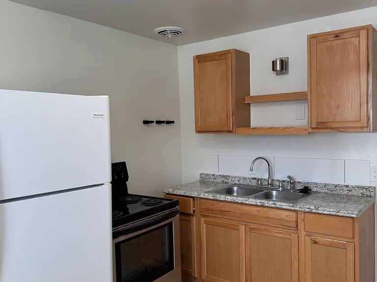 959 N Meade St — Photo 7