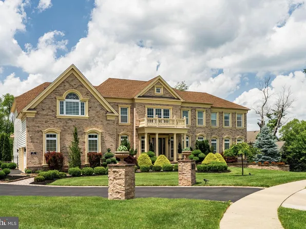 26 Oxford Dr, Ivyland, PA 18974