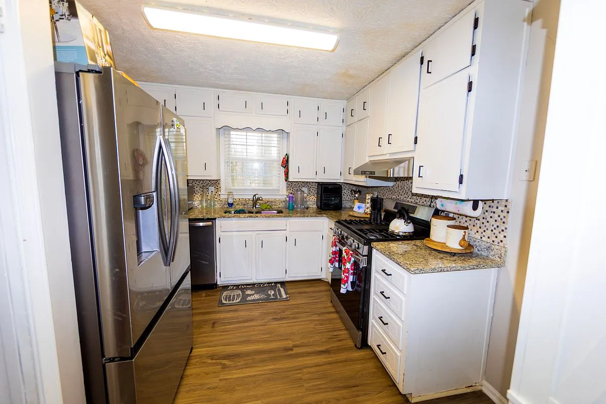 3 bed, 2.0 bath, 1750 sqft, $1,995 — Photo 4