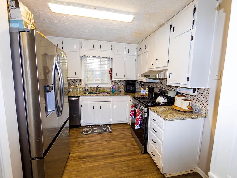 917 Chartley Dr SW — Photo 4