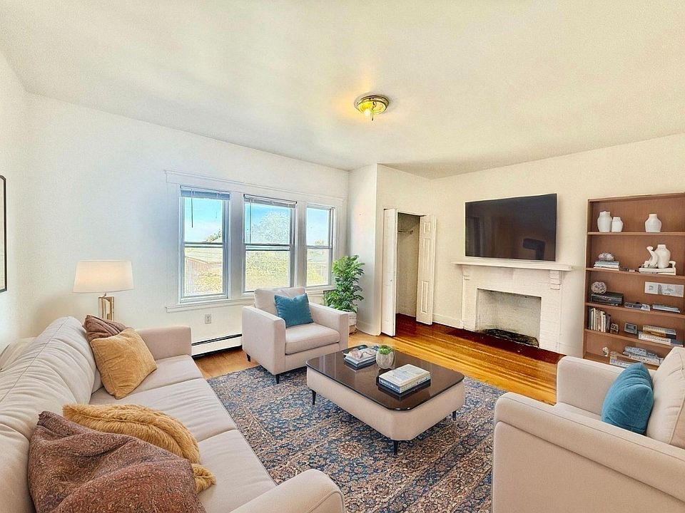1st image of 62 Algonquin Rd #2
