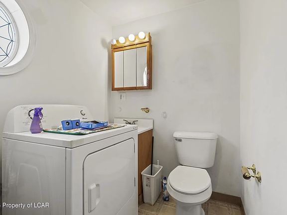 2nd image of 520 Donnelly St